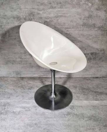 EROS Chair by Philippe Starck for Kartell (5 chairs available) 1