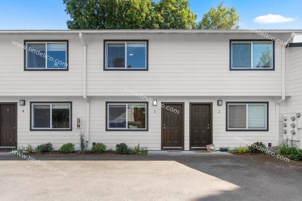 $2,250 / 2br - 1135ft2 - Modern 2-Story Apartment in the 💓of Multnomah Village – Pet Friendly (Portland)63820824259969122