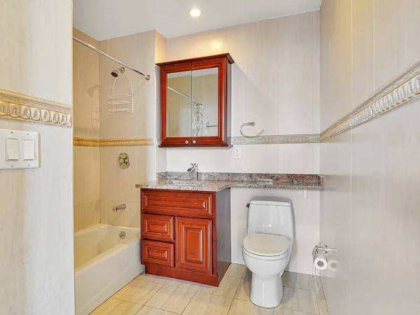 $2,500 / 2br - $ 2500 East Elmhurst 2 Bed 1 Bath  with Yard Access FOR RENT (East Elmhurst)63816703282179124