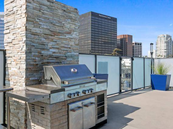 $3,350 / 1br - 700ft2 - Stainless Kitchen w Dishwasher, Skyline Views, Smart Home Technology (Westwood Village)63701130367363124