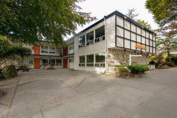 $1,625 / 1hab - 516ft2 - 1 dormitorio/1 baño a 1/2 milla de Westwood Village! ¡2 SEMANAS DE ALQUILER GRATIS! (Seattle)63852482026241120