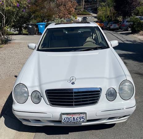 ¡2001 Mercedes Benz E320 con pocos kilómetros y excelente estado! - $6,500 (belmont)63470586221953123