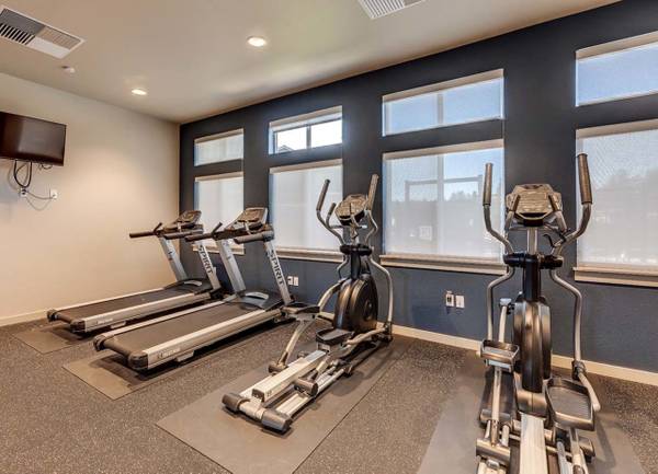 $1,549 / 2br - 833ft2 - Reciclaje, Microondas Empotrado, Gestión en el Sitio (20104 Mountain Hwy E, Spanaway, WA)63786614086017121