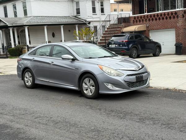 2015 Hyundai Sonata Hybrid Azul Sedán, auto limpio - $3.500 (Brooklyn)63470619281537122