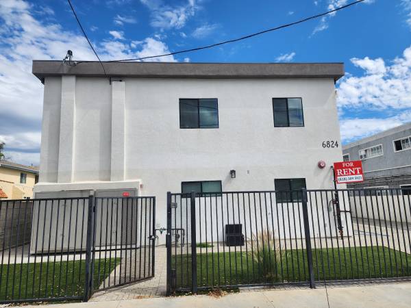 $3,000 / 3br - 1200ft2 - **NEWLY RENOVATED 3 BED, SS APPLS, CENTRAL AC, QUARTZ, BALCONY, PET OK (NORTH HOLLYWOOD)63953220625282121