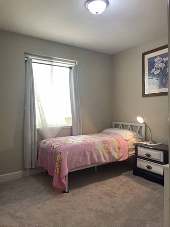 $1,300 / 5br - Acceso fácil a autopista, habitación privada, amueblada, servicios incluidos (daly city)63657695263489121