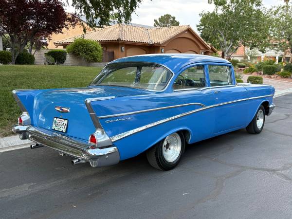 **1957 Chevy de 2 puertas – Un clásico libre de óxido** - $22,000 (Las Vegas)63624260423939121