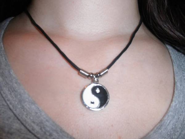 '90s Yin Yang Necklace 1