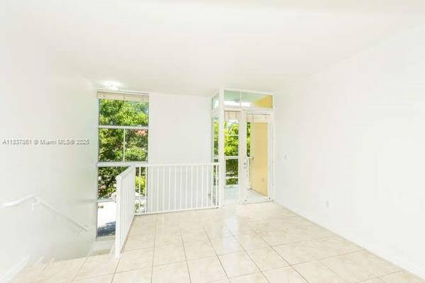 $3,000 / 2hab - 1068ft2 - ¡Casa adosada de 2 pisos a pocas cuadras del océano! (Harding House-Surfside)64001847784834124
