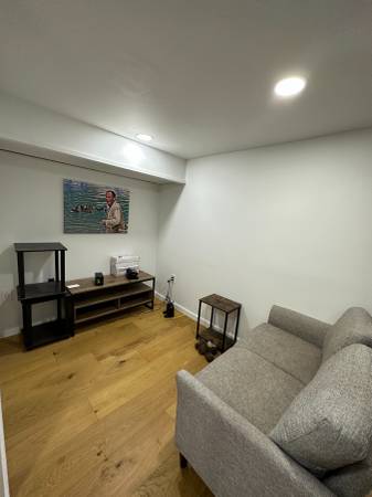 $2,150 / 2br - 920ft2 - Mt Baker lower unit 2 bed and 1 bath next to it all! (Mt. Baker)63944965754498121