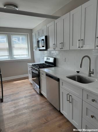 *NO FEE* Giant and fully updated 3/4bed, heat/hw inc, garden *JUNE 1* 1