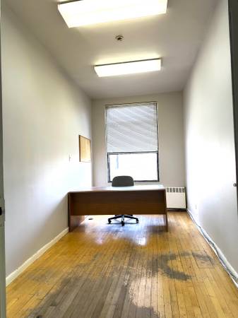 $600 / 142ft2 - UPTOWN OFFICE SPACE / ARTIST WORK SPACE , STUDIO 4554 #306 A (Uptown)63960011927683123