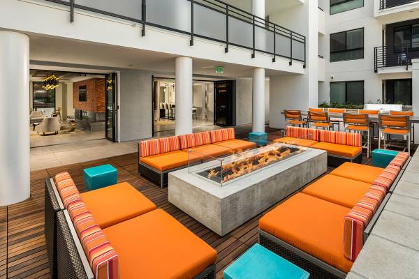 $2,695 / 1br - 646ft2 - Resort-inspired Pool, Walk-in Closets, In-unit Storage (3330 East Foothill Boulevard, Pasadena, CA)63857623392003124