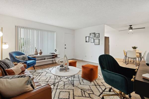 $2,940 / 2br - 950ft2 - 2-Toned Upgraded Cabinetry, Walk-in Closets, Swimming Pools (Serra Mesa)63865931015041123