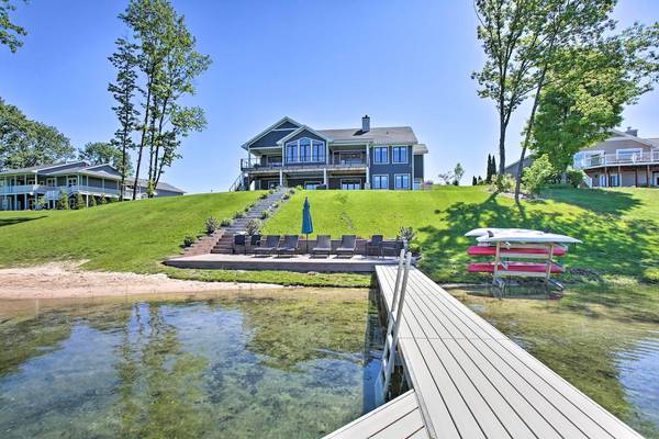 $1 / 5br - Waterfront Silver Lake Home w/ Private 40’ Dock! (Traverse City, MI)64037723187969120
