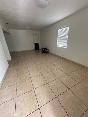 $2,750 / 3br - casa en hialeah a la renta 3 cuartos y un baño (hialeah)64001844787843122
