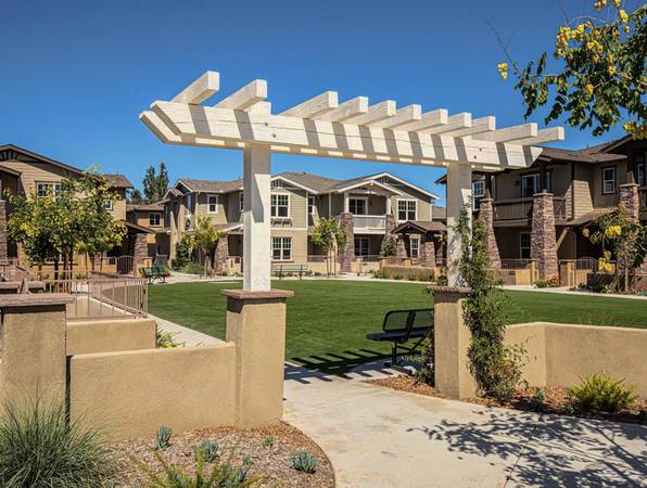 $3,295 / 3br - 1632ft2 - Ramona Shops and Restaurants + Large, Usable Balcony - Craftsman (San Diego)64037045345795124