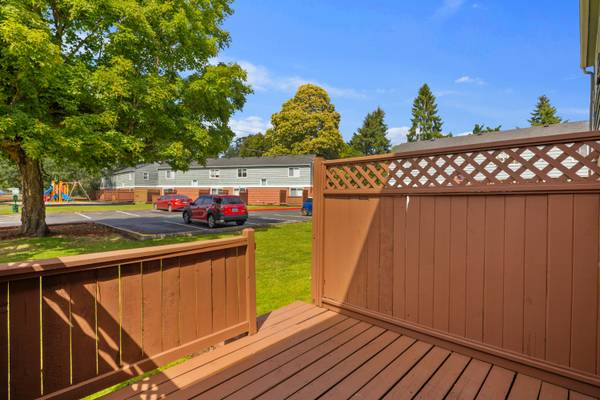 $1,691 / 2br - 850ft2 - Translation Service Available, 2/bd, In Lakewood (8333 32nd Avenue South, Lakewood, WA)63852482194179121