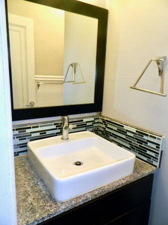 $1,275 / 1br - 650ft2 - Situated in !, Vinyl Plank Hardwood Flooring, 1BD 1BA63664544360067122