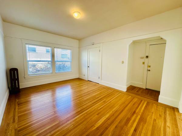 $1,795 / 350ft2 - Sunny Corner Studio near UC Berkeley (berkeley)63806889421441120