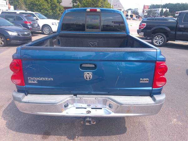 06 Dodge Dakota Quad Cab SLT 4WD - $4,400 (sioux city)63470892451329122