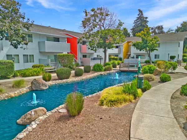 $2,006 / 2br - 900ft2 - Spacious Closets, Covered Parking Available, Online Payments (san leandro)63873442046465124