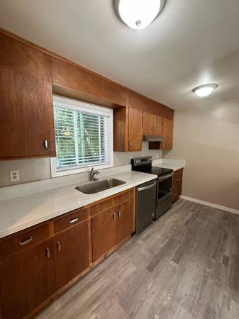 2 Bedroom Apartment Near the Waterfront Path 1