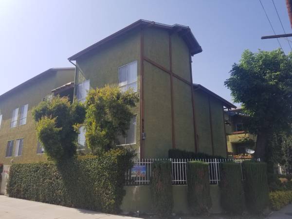 $2,650 / 2br - 996ft2 - *^*Tarzana Loft*^*  2 Beds/ 2 Baths + Loft (Tarzana)63701015831171120