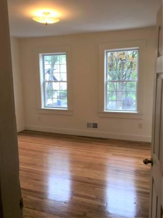 $2,600 / 2br - Classic 4 level unit in Uptown Kingston - walk to all (Kingston)64035736611202124