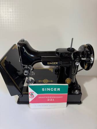1951 Singer Featherweight Sewing Machine Model 222 - arts