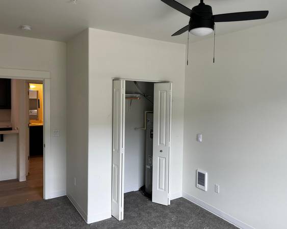 $1,395 / 1br - Large Playground, Easy Freeway Access + 1 Bed Apt Great Amenities (Salem - Center Street)63660444594817121