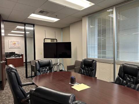 Oficinas de $800 con ventanas en empresa establecida (subarriendo) (Roseville / Granite Bay)63228481752065121