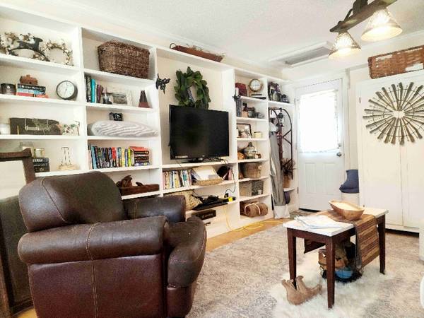 $1495.00 / 1br - Tranquil retreat: Open concept living in a serene neighborhood63656196041857124