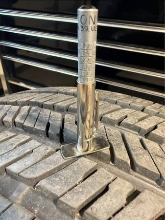 1 Tire 255/70R18 - $2263470819073793122