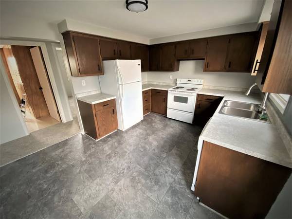 $1,299 / 3br - 1450ft2 - 3 Bedroom Apartment Downtown Kimberly Heat/Water Included (Downtown Kimberly)63845965715715121