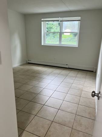 $1,995 / 1br - LARGE 1 BED  ~  CORNER UNIT __H & HW INCLUDED__Parking-GREAT DEAL!!!63699256675971123