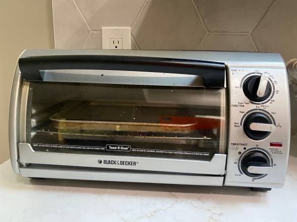 Black and Decker Toaster Oven 1