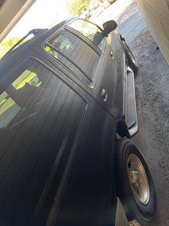 4x4 Ford Explorer Ready to go - $2,400 (Denver)63619901984897122