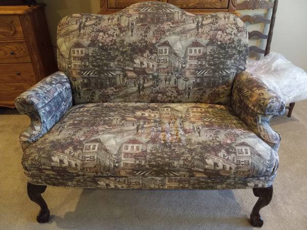 Couch Sofa Settee - $150 (USA)63470292310275120