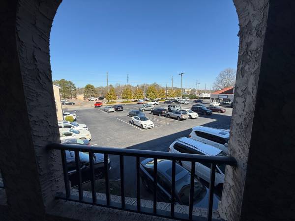 $933 / 800ft2 - Commercial Suite Available in Athens Mission Sq (Suite(s) 29,30,34) (Athens)63792093644929122