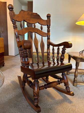Rocking chair - $100 (Bellingham)634358113204491218
