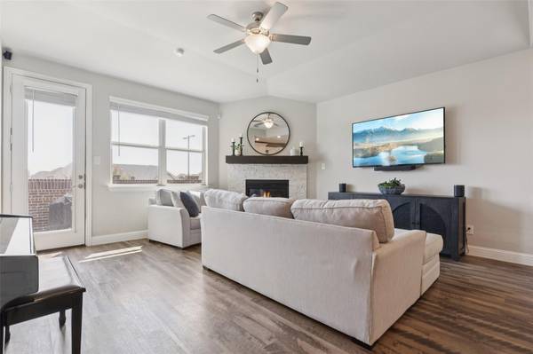 $675,000 / 4br - 2879ft2 - ===>Esta impresionante casa en Carrollton destaca*4Habitaciones*3.1Baños<=== (Carrollton, Texas)63622590884225123