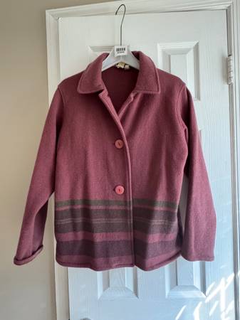 Jacket size small Territory Ahead 1