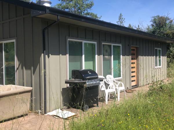 $2,500 / 2br - 1000ft2 - Two bedroom one bath and 40 private haters off grid (Dobbins)63952108426371122