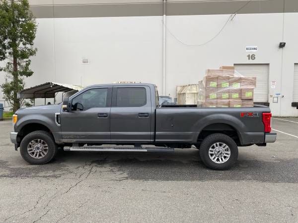 2017 Ford F350xlt fx4 Crew Cab $40,000 OBO - $40,000 (Tacoma)63623589667971121