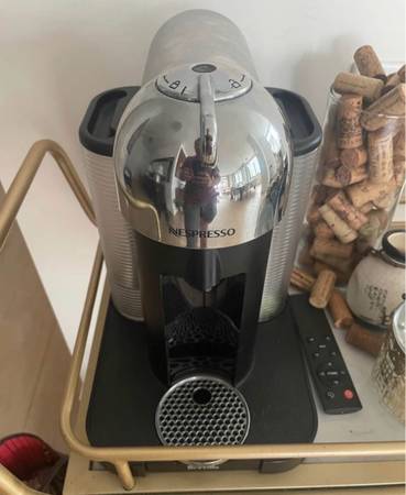 Nespresso Breville Vertuo / Coffee machine - great condition 1