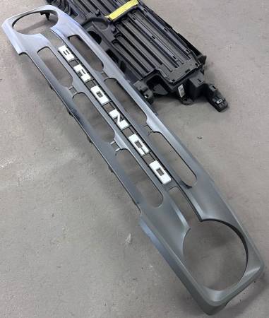 2023 Ford Bronco grille 1