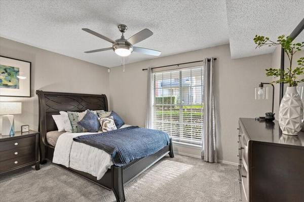 $1,070 / 1br - 711ft2 - Custom Designed Resort Style Pool, Full Size Washer/Dryer In Unit (North Dallas)63796375466627121