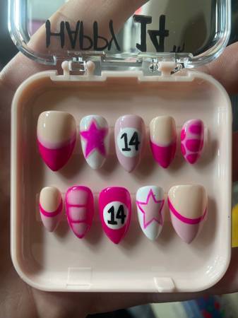 Custom Press-On Nail Sets Perfect Sized for You!63843456214657124