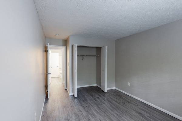 $1,635 / 2br - 1050ft2 - Free Wi-Fi in Common Areas, Smoke-Free Building (916 Beaver Grade Road, Pittsburgh, PA)64013533096066121